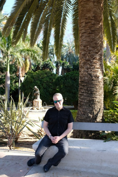 Måns outside