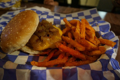 Apple pie burger
